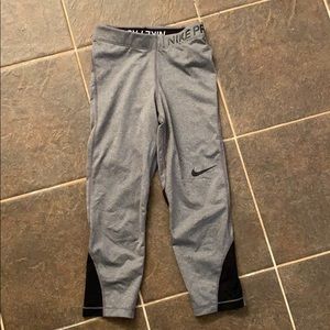 grey nike capri leggings